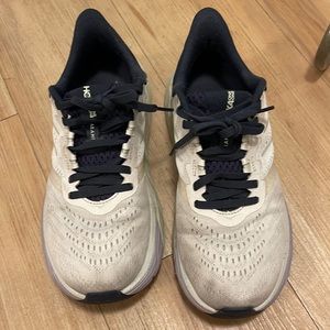 Used Hoka One One size 6D